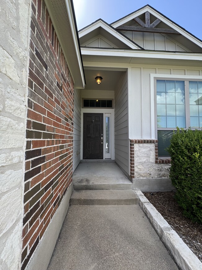 Photo - 5611 Markham Dr