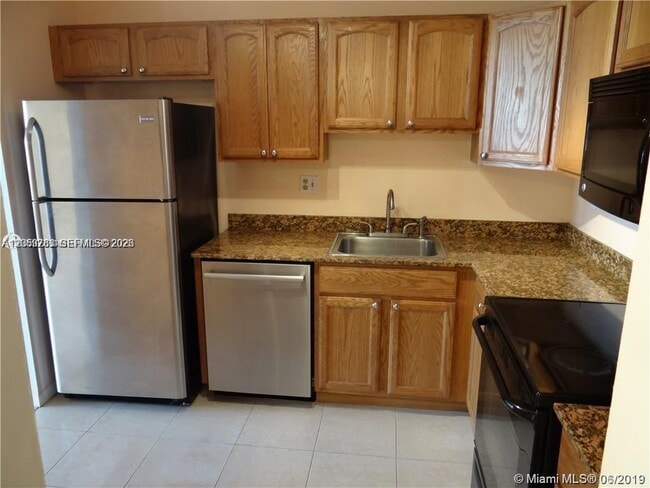 Photo - 2741 Taft St Unit 206