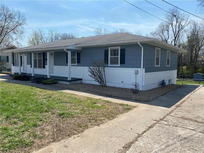 Building Photo - 704 E Culton St