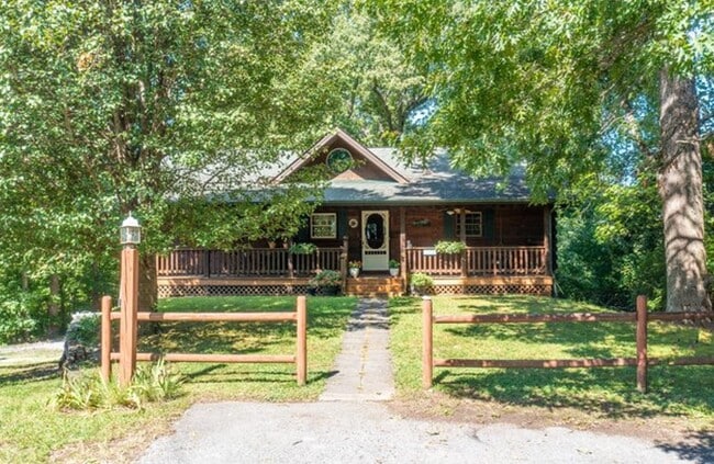 Photo - 2420 Sylvan Glen Way