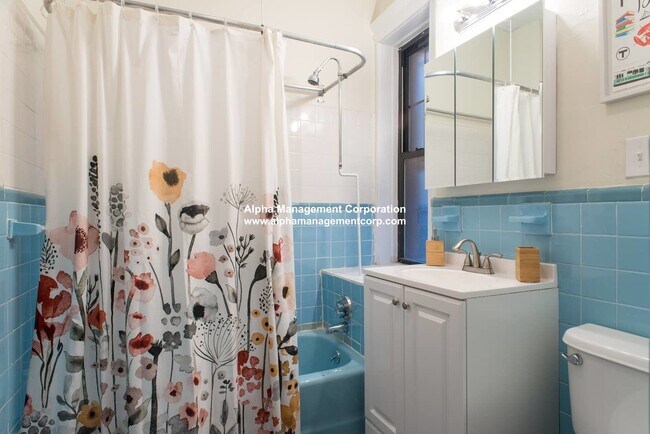 Building Photo - 1249 Beacon St Unit 3