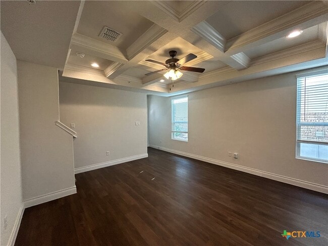 Photo - 320 Untermaier St