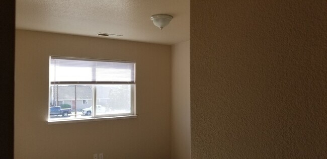 Photo - NIN322 Unit #2