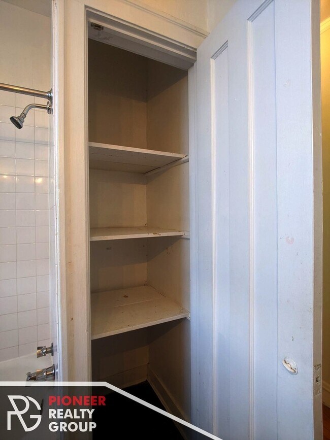 Photo - 835 W Wolfram St Unit 3