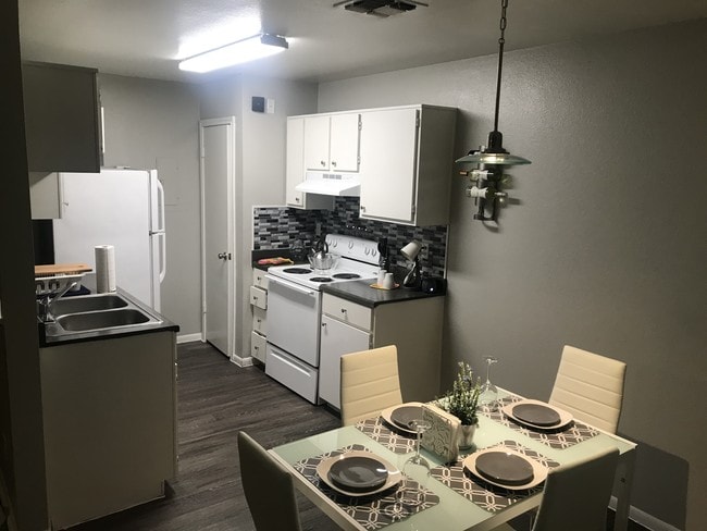 Photo - Las Palomas Apartments