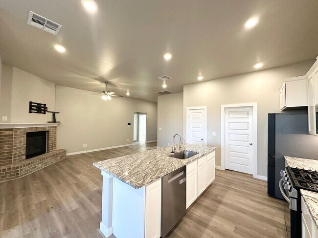 Photo - 3 Bed 2 Bath Ready to Rent!