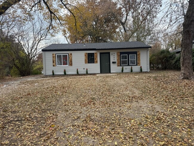 Building Photo - 8605 Ruskin Way