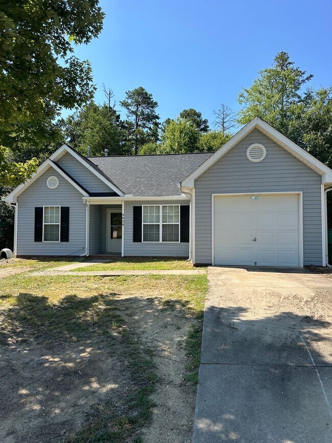 Building Photo - All NEW Interior and CLOSE TO EVERYTHING! Rental