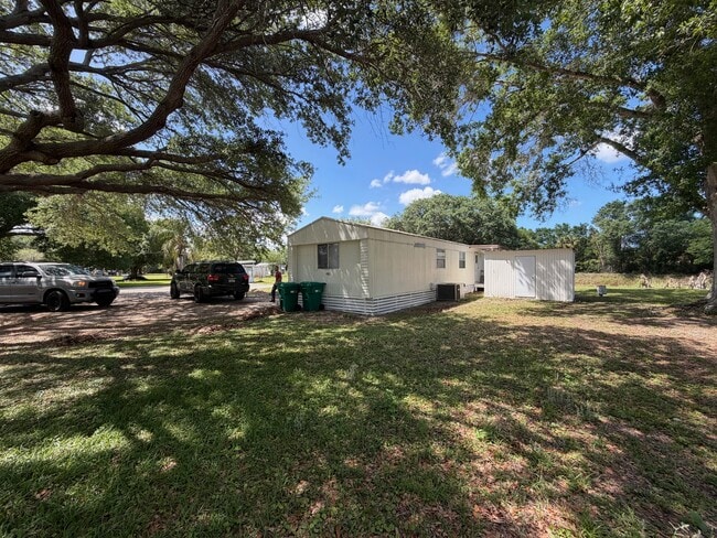 Photo - 4865 NW 27th St