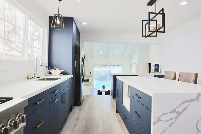 Open space concept - 446 S Almont Dr