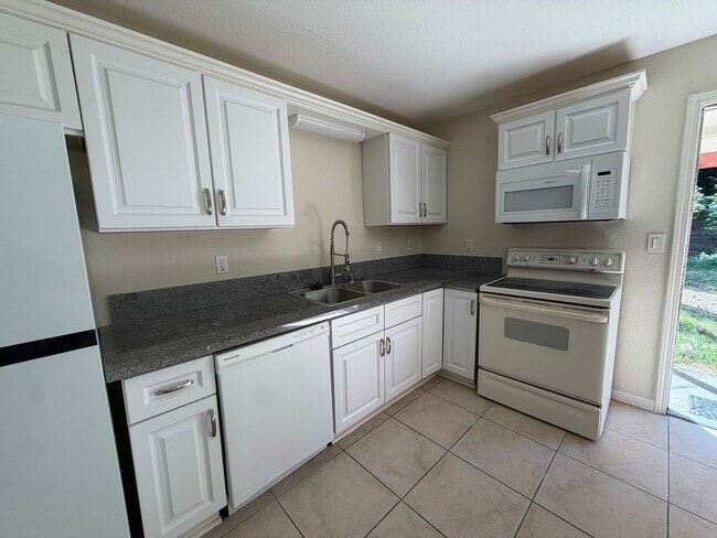 Building Photo - 535 N Harbor Blvd Unit C