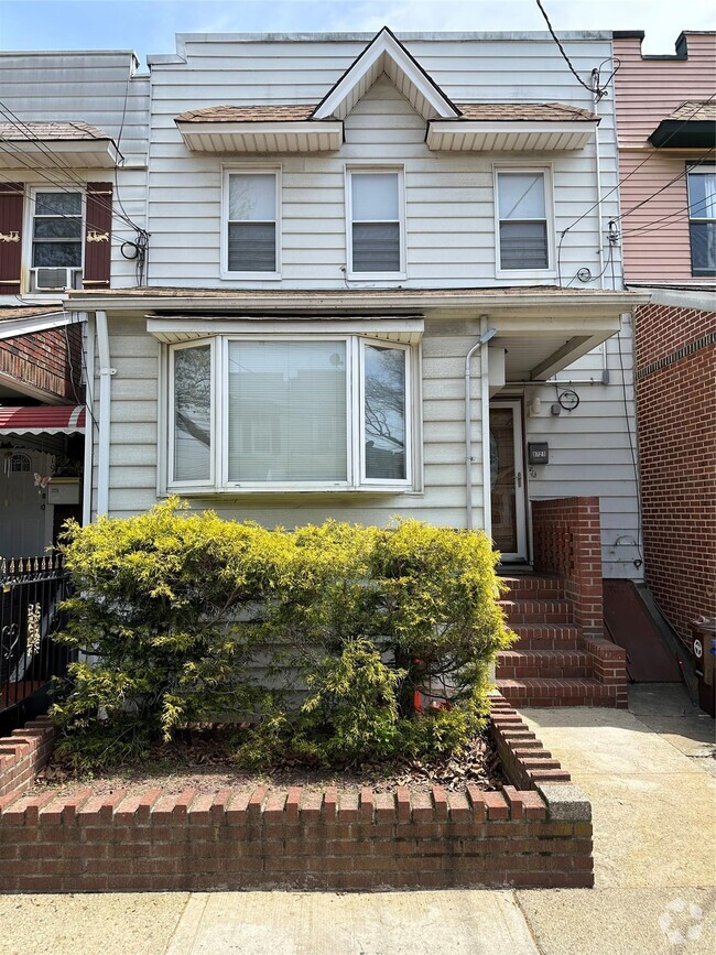Building Photo - 97-21-97-81 81st St Unit 2 Rental