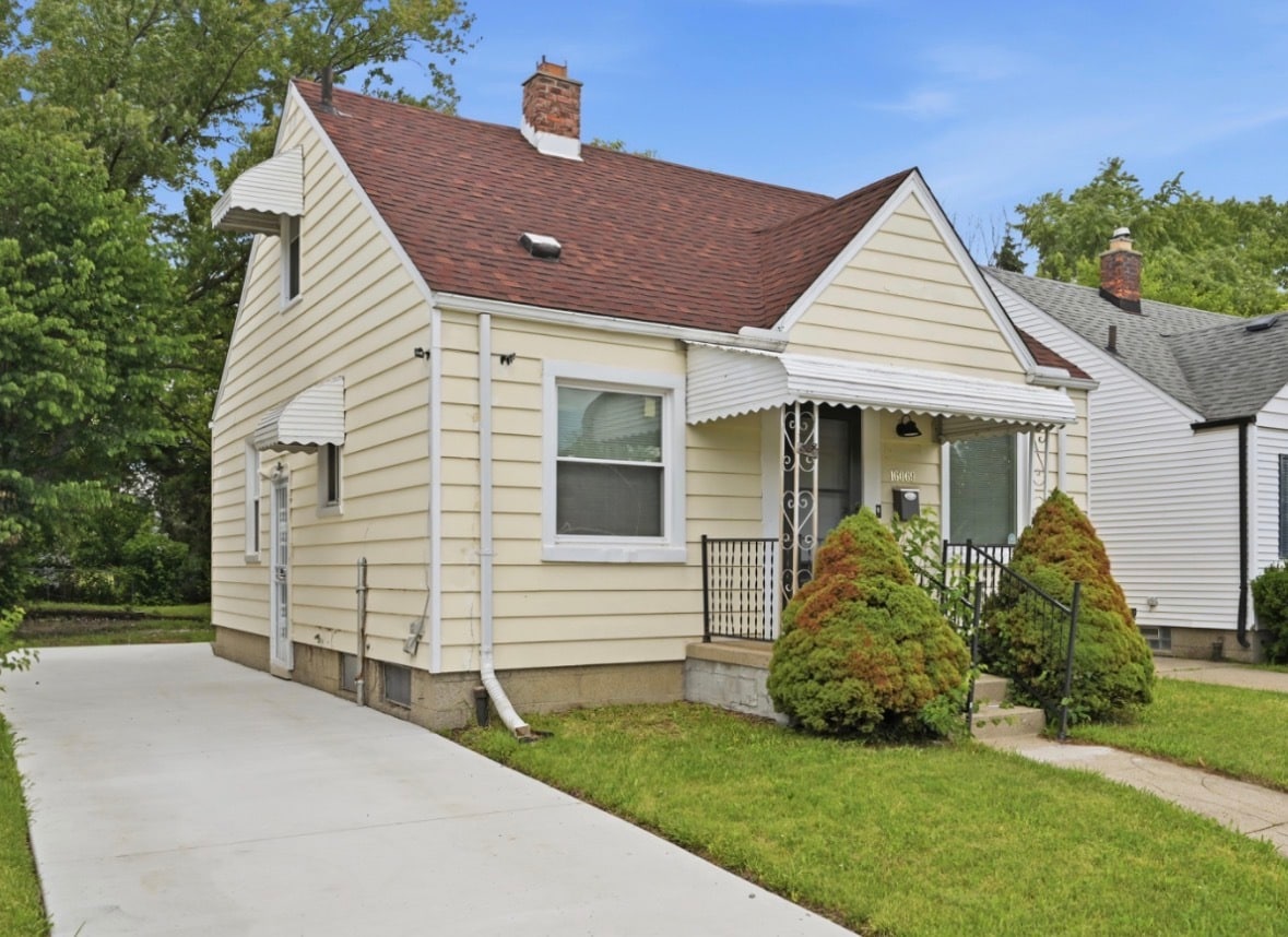 Photo - 16069 Fairmount Dr