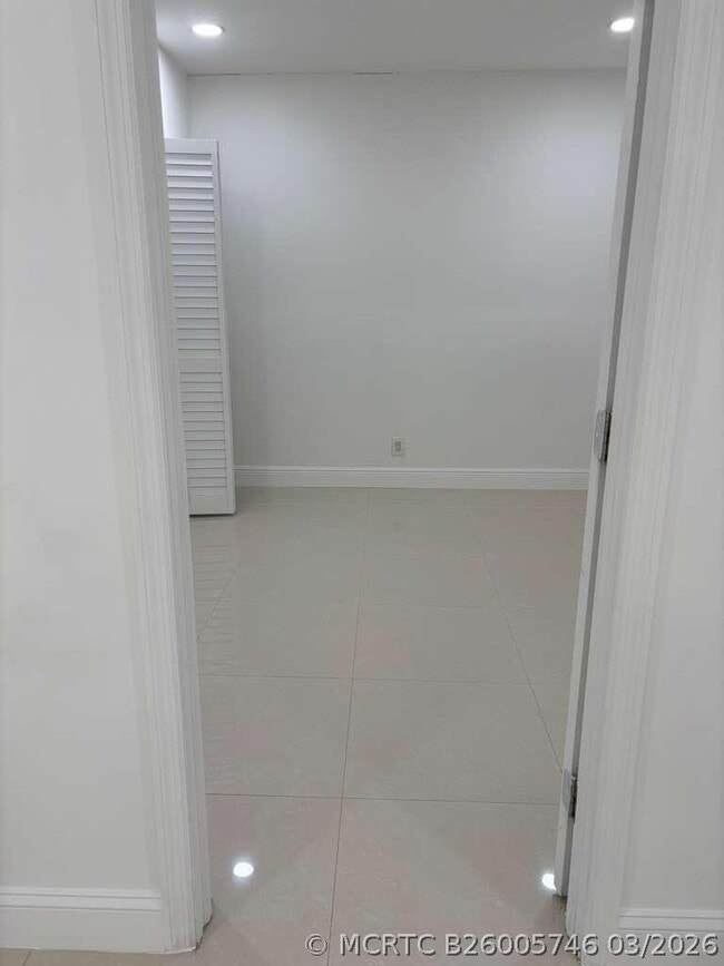 Photo - 710 Columbus Pkwy