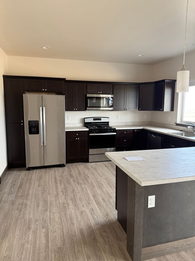 Photo - 3 Bed 2.5 Bath with double attached garage in Belgrade