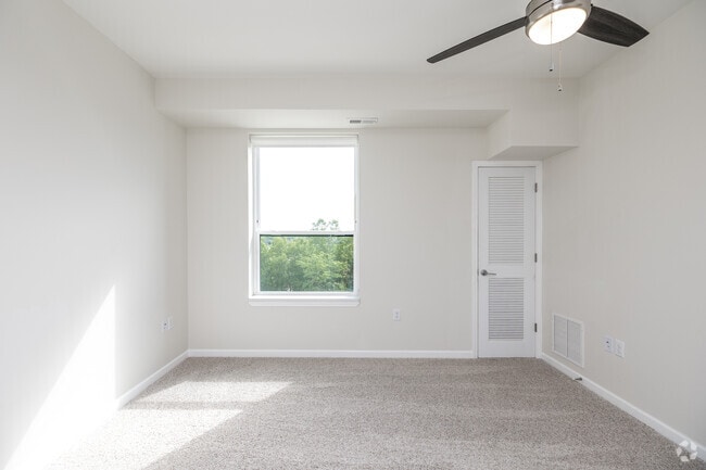 1BR, 1BA w/ Island - 734 SF - Bedroom