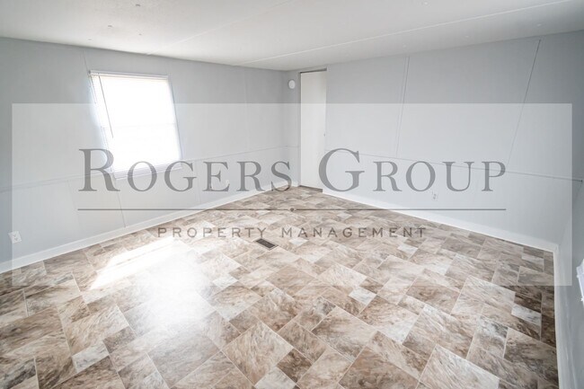 Photo - 385 Julian Smith Rd