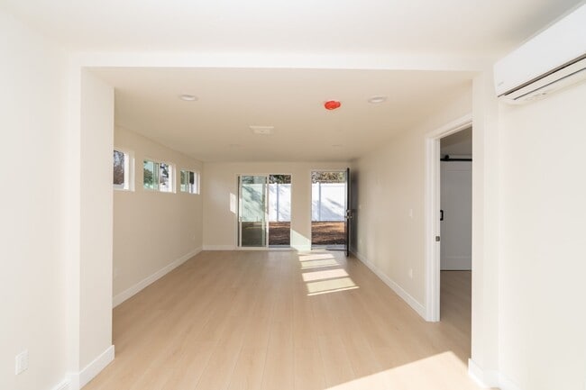 Photo - BEAUTIFULLY RENOVATED 2 BEDROOM 2 BATHROOM UNIT IN ARCADIA!! Unit 1411B