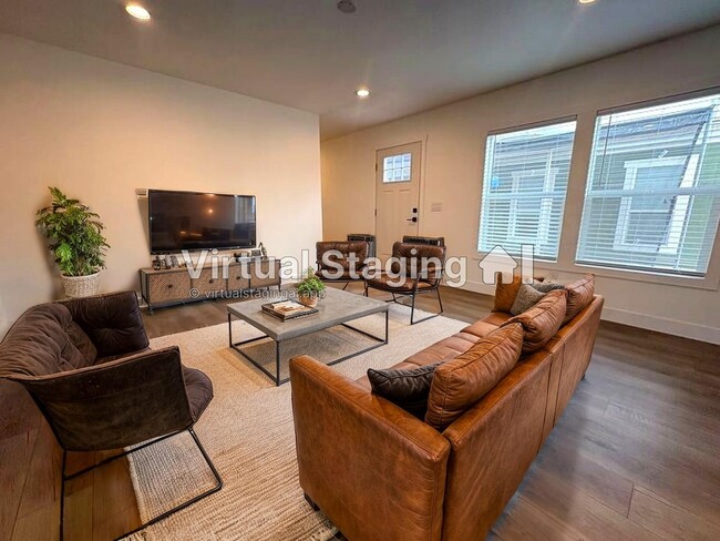 Building Photo - 2060 N Center St