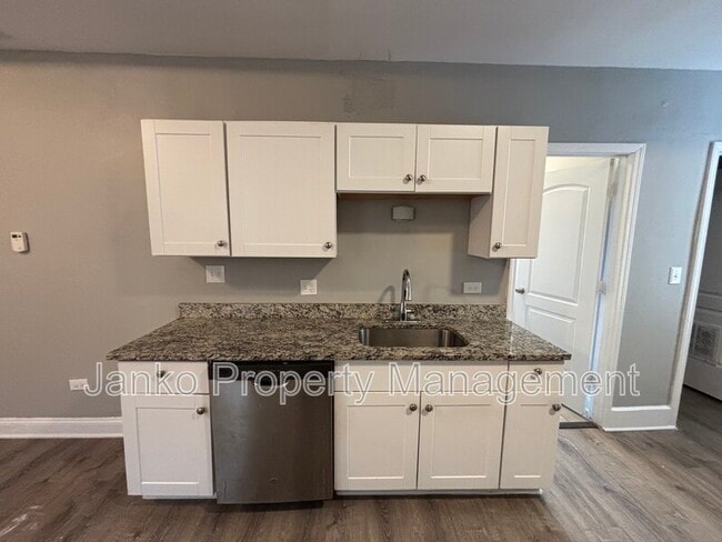 Photo - 1350 E 76th St