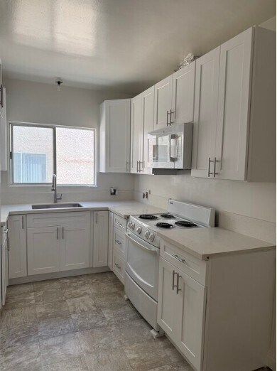 22515 Del Valle St