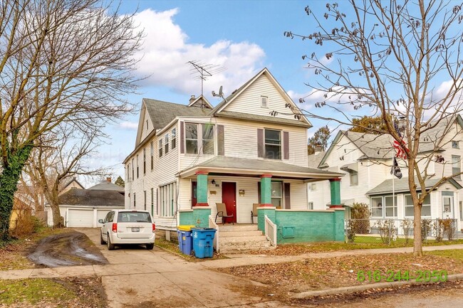 Building Photo - 1335 Hamilton Ave NW Unit 2