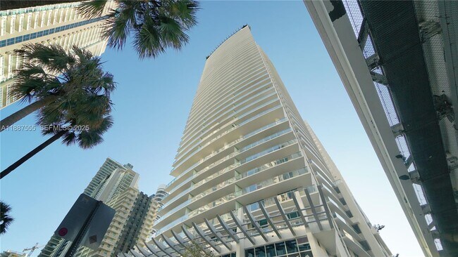 Building Photo - 1100 S Miami Ave Unit 2909