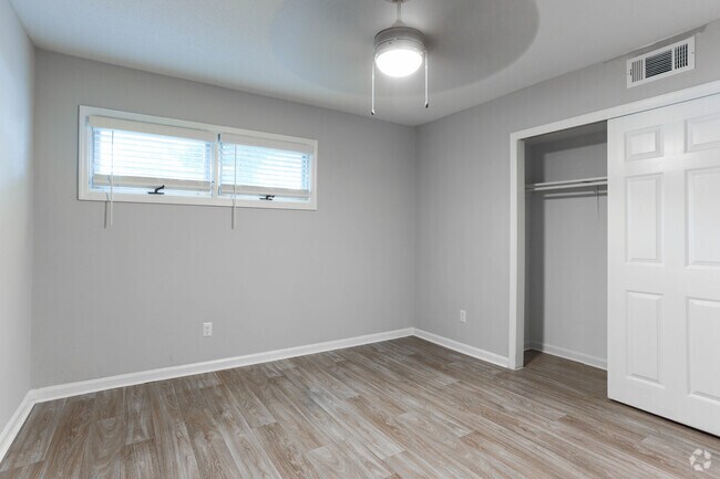 2BR, 1BA - 873 SF