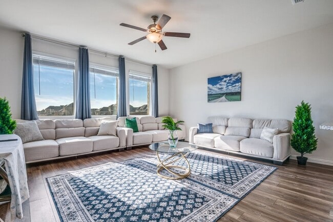 Building Photo - 844 Lauren Grove Ln