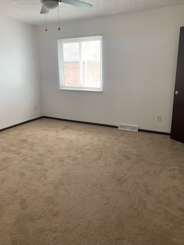 1040 Clyde Ave Townhome For Rent in Cuyahoga Falls, OH