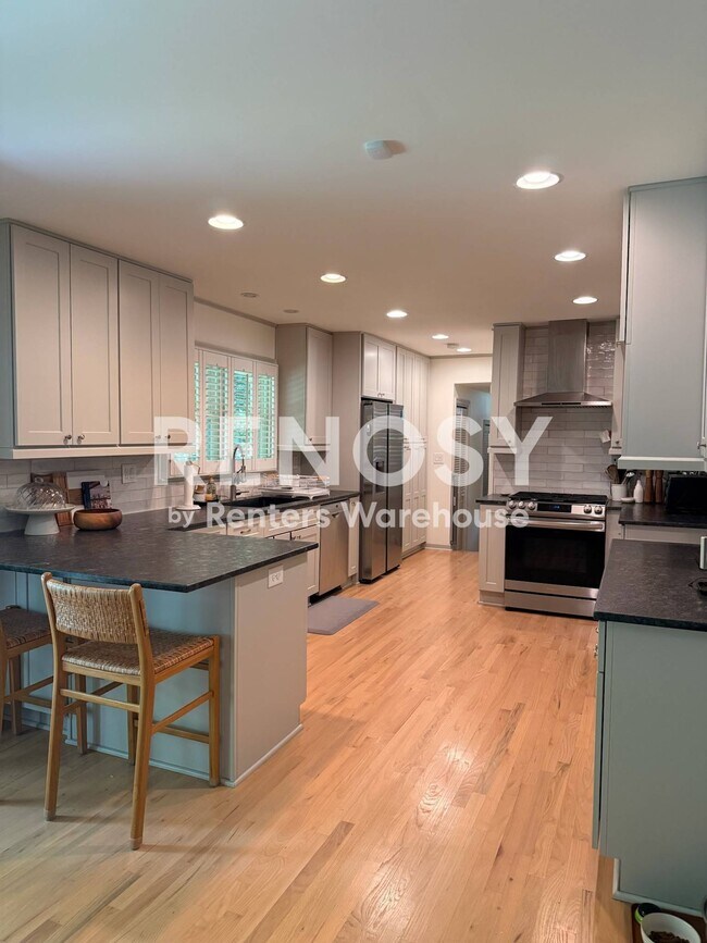 1543 Knob Hill Dr NE