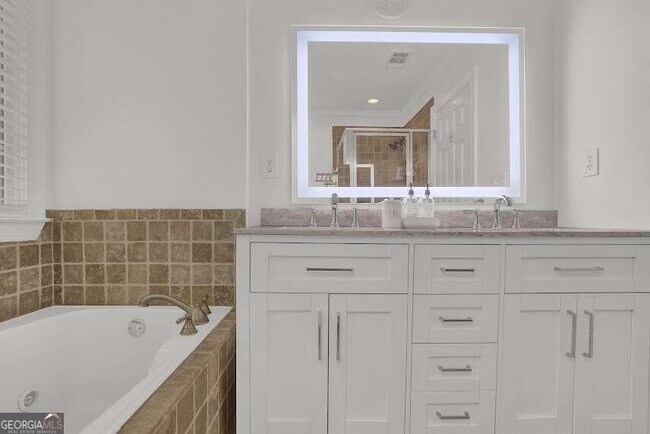 Photo - 133 Hilltop Dr SW