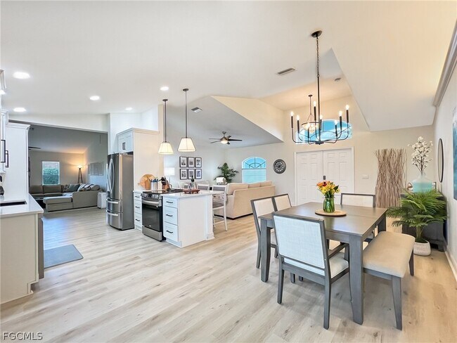 Photo - 1325 NE 5th Pl