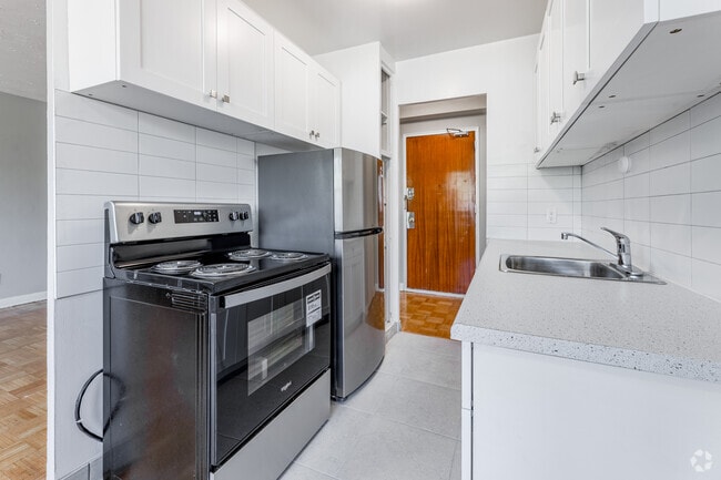 1BR, 1BA - 612SF - Kitchen