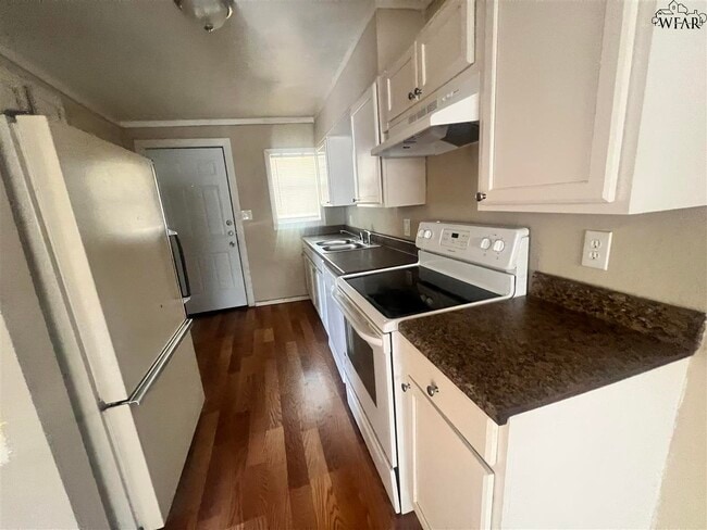 Photo - 2006 Bell St