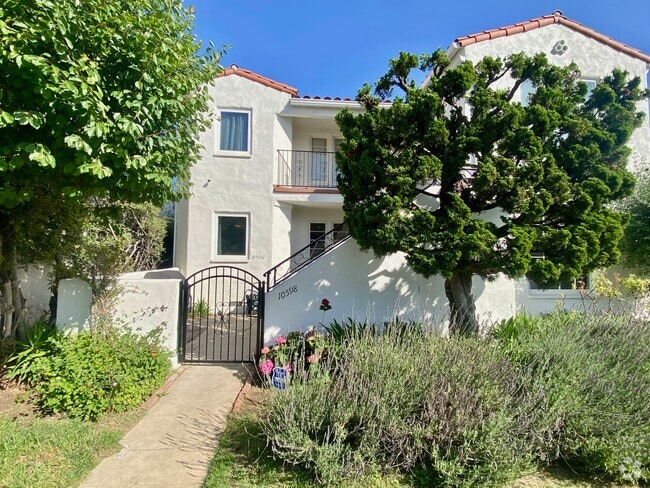 Building Photo - 10598 Ayres Ave Rental