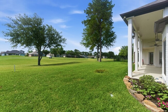 Building Photo - 108 Somerton Dr