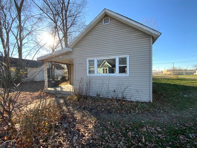 Building Photo - 924 N Bowman Ave Rental