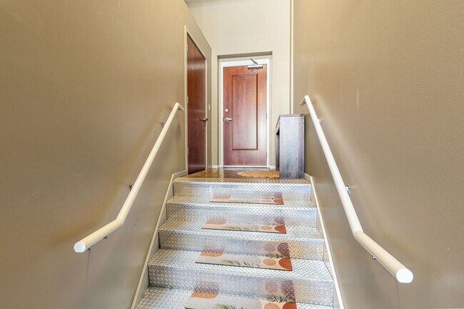 Photo - Fully Furnished 1-Bedroom in Lafayette Square | Utilities Included | 3, 6 & 9 Month Leases Unidad #103