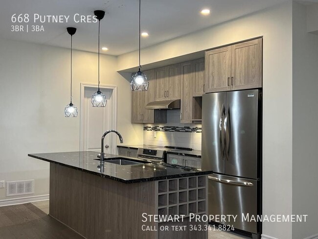 Photo - 668 Putney Cres