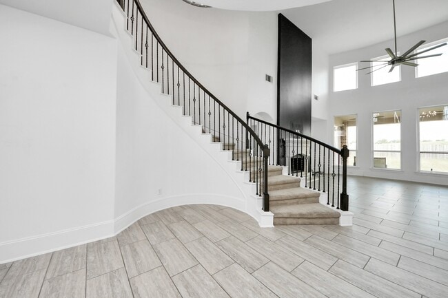 Photo - 2614 Orleans Way