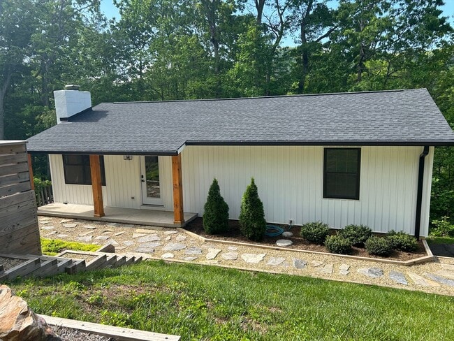 Charming 2 Bed / 2 Bath Home – Walk to Dow... - Charming 2 Bed / 2 Bath Home – Walk to Dow...