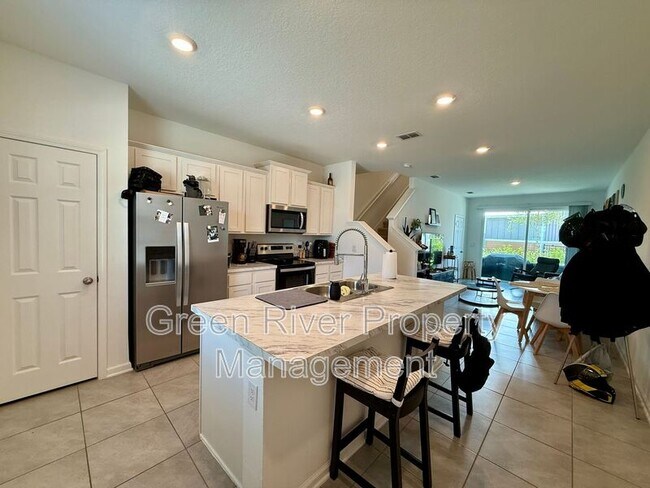 4922 Earthshine Rd