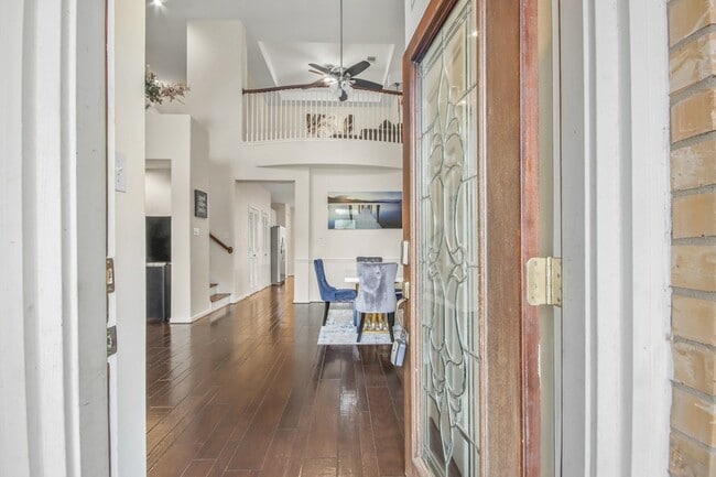 Photo - 55 W Pipers Green St