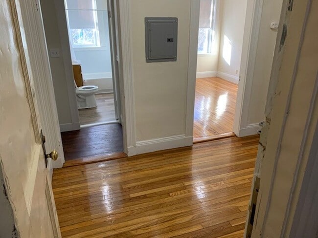 Photo - Huge 2 bed unit with the landlord paying the broker's fee for 9/1!!