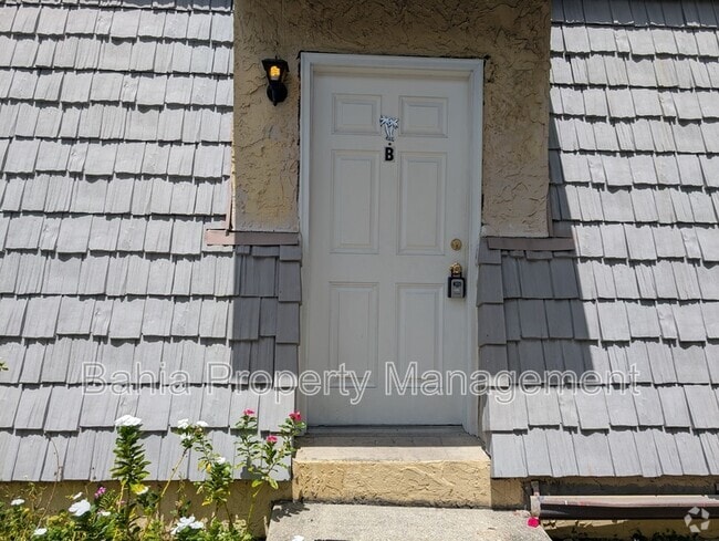 Building Photo - 9213 N 13th St Unit Apt B