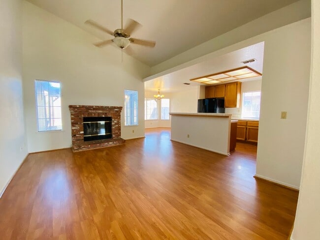 Photo - 271 Allport Dr