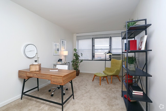 2BR, 1BA - Bedroom