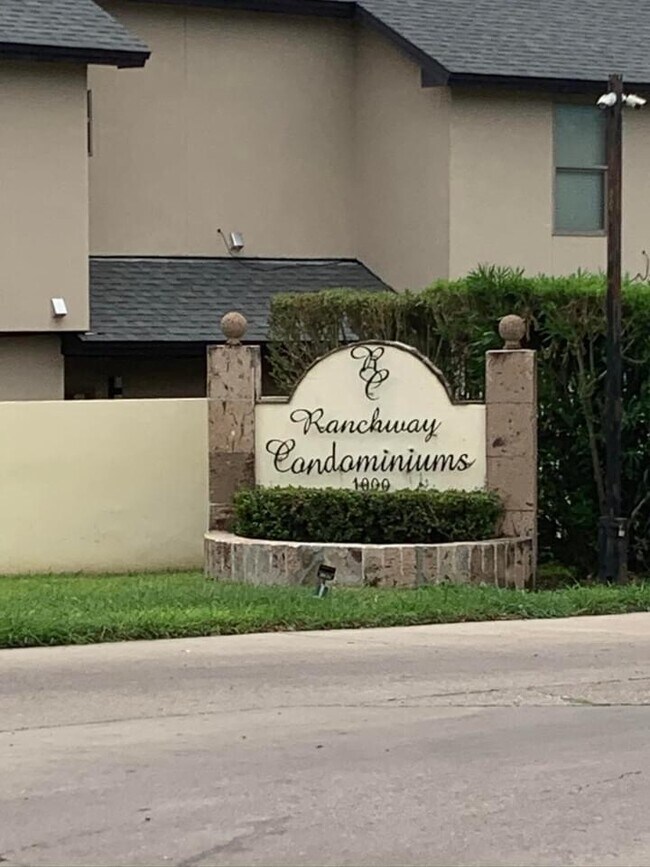 Photo - 1000 Ranchway Dr