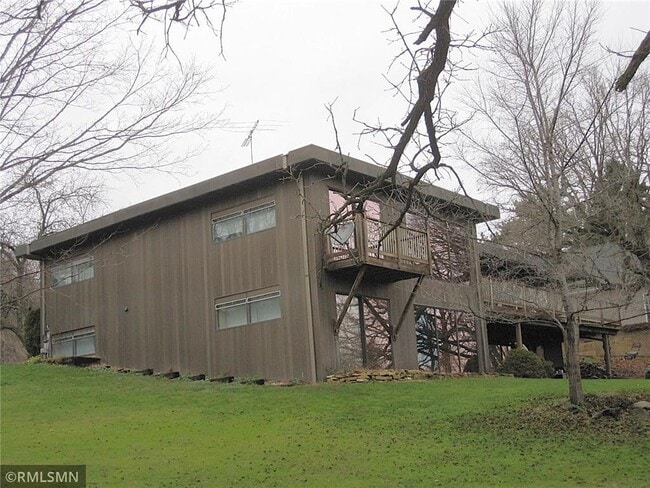 Building Photo - 61 Oak Ridge Dr